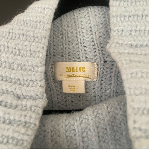 light blue cropped turtleneck sweater - Picture 2 of 4